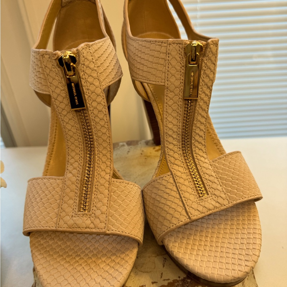 Michael Kors Size 9.0 Beige Sandals Zipper 4” heel Genuine Leather Snake Print